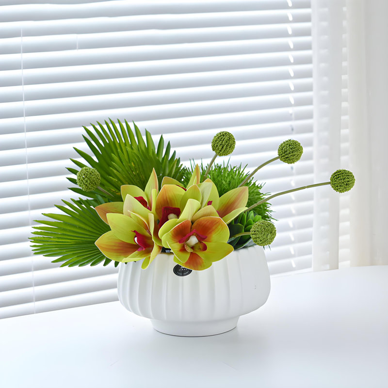 Ornements de fleurs simulées