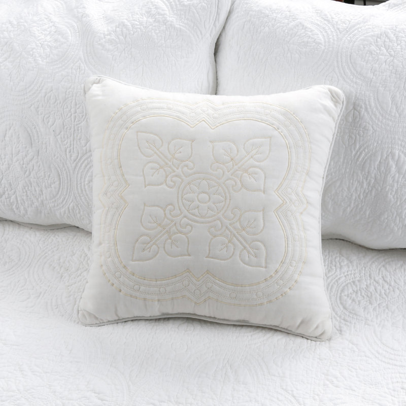 Terin Standard Reversible Set, White, Over Size King Quilt + 2 King Shams