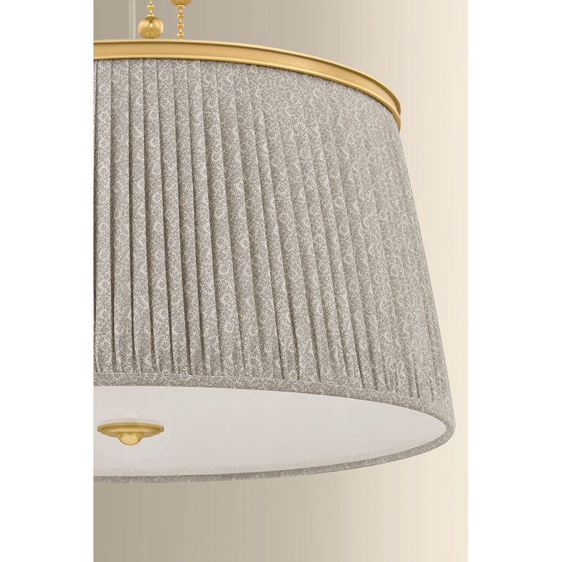Valeria Pendant, 28, 3