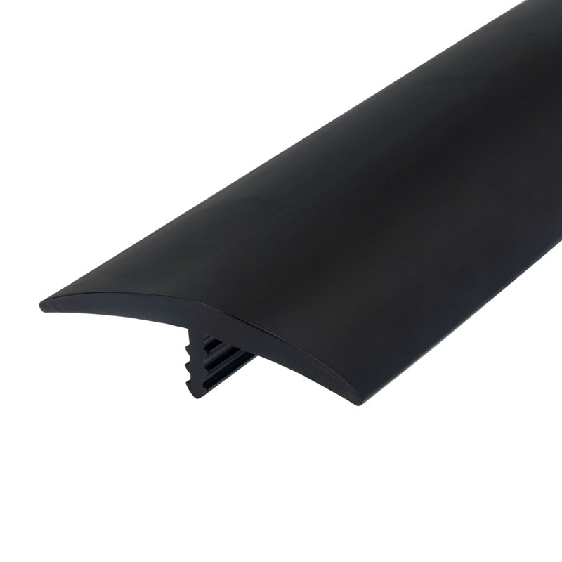 Moulure en T en plastique de 1,625 po d'épaisseur x 1,625 po de largeur x 3 000 po de longueur, Noir