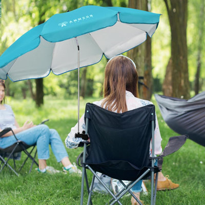 Parasol avec pince universelle réglable et pivotante sur une chaise de camping ou de plage, une poussette, un chariot de golf en fauteuil roulant