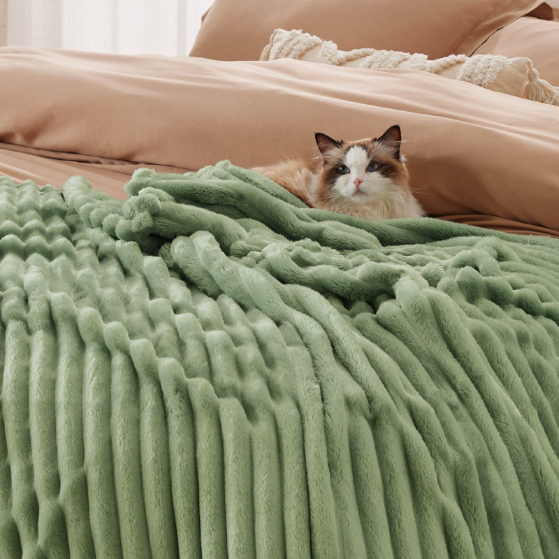 Bedsure Soft Fleece Throw For Beds & Sofas, 200cm x 150cm, Reseda