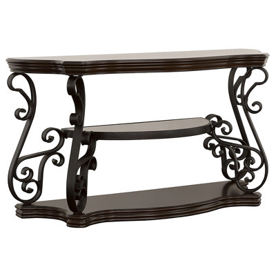 Console rectangulaire à 2 tablettes en placage de cerisier foncé foncé et volutes de bronze pour exposer les entrées de salon, deux tablettes, finition détaillée derrière les canapés