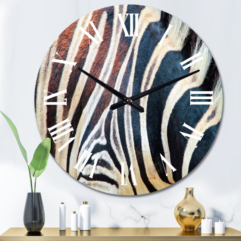 Détail d'une ligne de zèbre noire et blanche I - Horloge murale à motifs, Surdimensionné