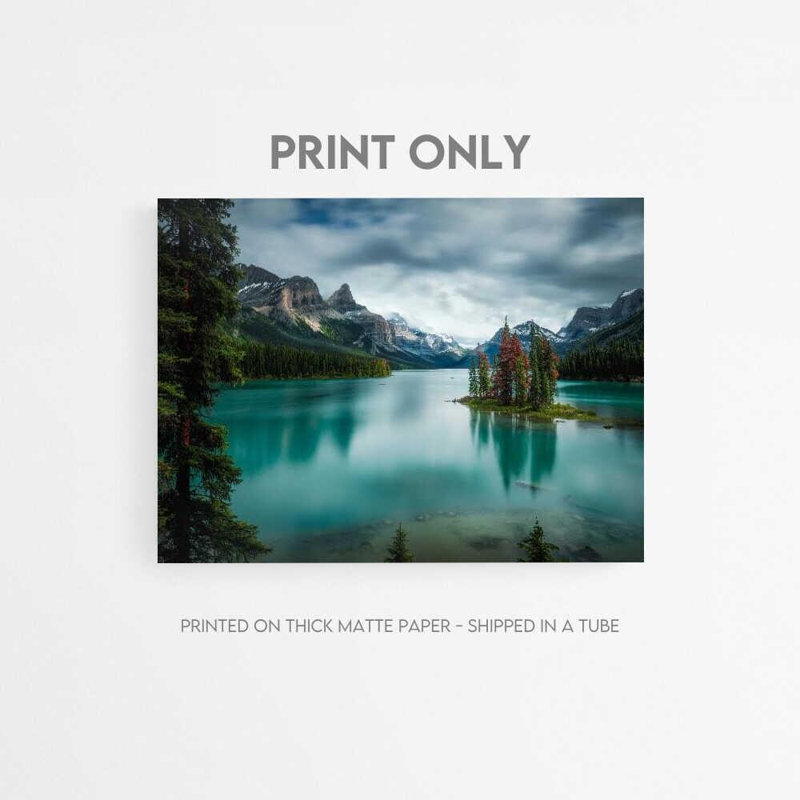Spirit Island Wall Art - Scenic Mountain Lake with Frame Options, H 36 po x l 48 po, Framed Print with Mat, Brown