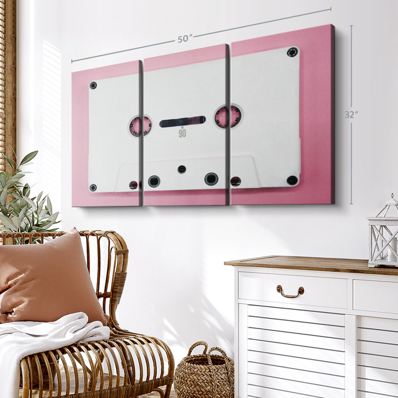 «White Cassette Tape», 3 pièces sur toile, H 32 po x l 50 po x P 1,25 po