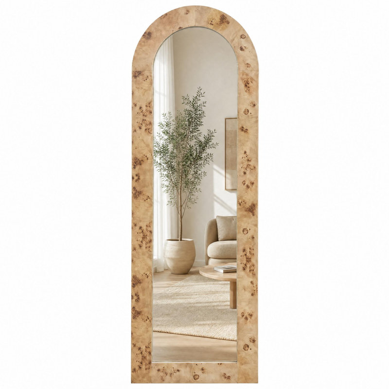 Miroir de plancher arqué pleine longueur avec cadre en bouleau naturel - autoportant ou mural pour le salon