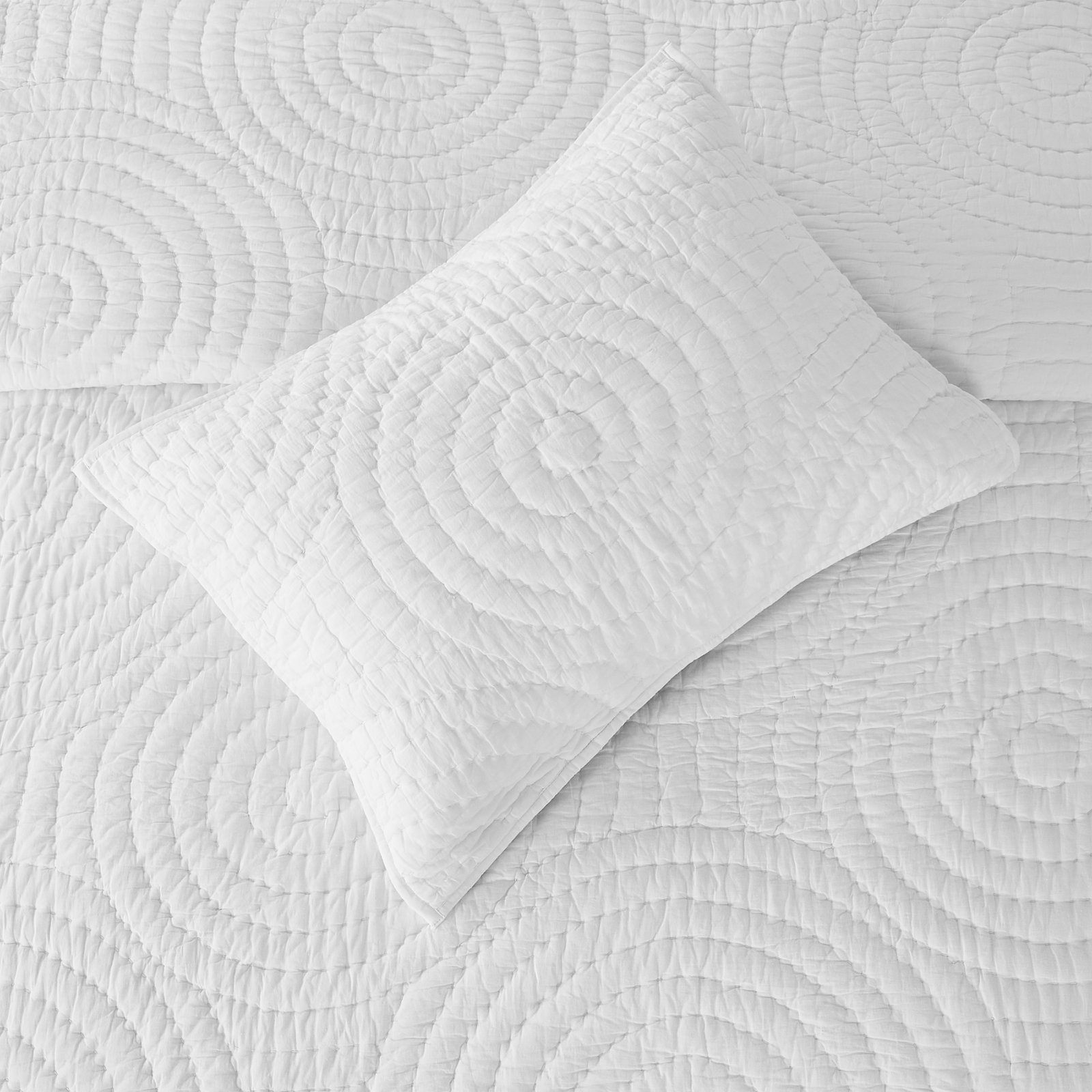Cotton Quilt Set, White Geometric, Queen Quilt + 2 Standard Shams
