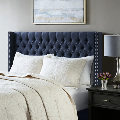 Tête de lit tapissier pour grand lit, bouton avec garniture cloutée double, revêtement bleu marine, pieds de lit grand réglables en métal noir touffetés et hauteur
