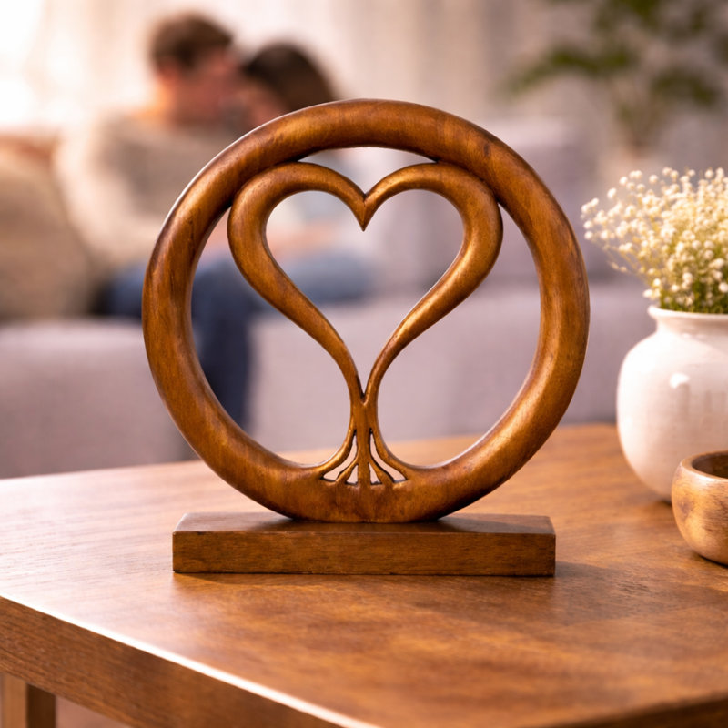 Sculpture en bois fabriquée à la main en forme de cœur