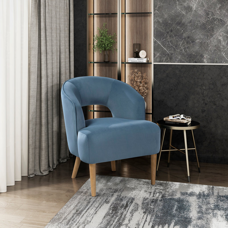 Fauteuil d'appoint luxueux en velours avec siège moelleux et pieds en bois massif, parfait pour l'élégance d'un salon contemporain