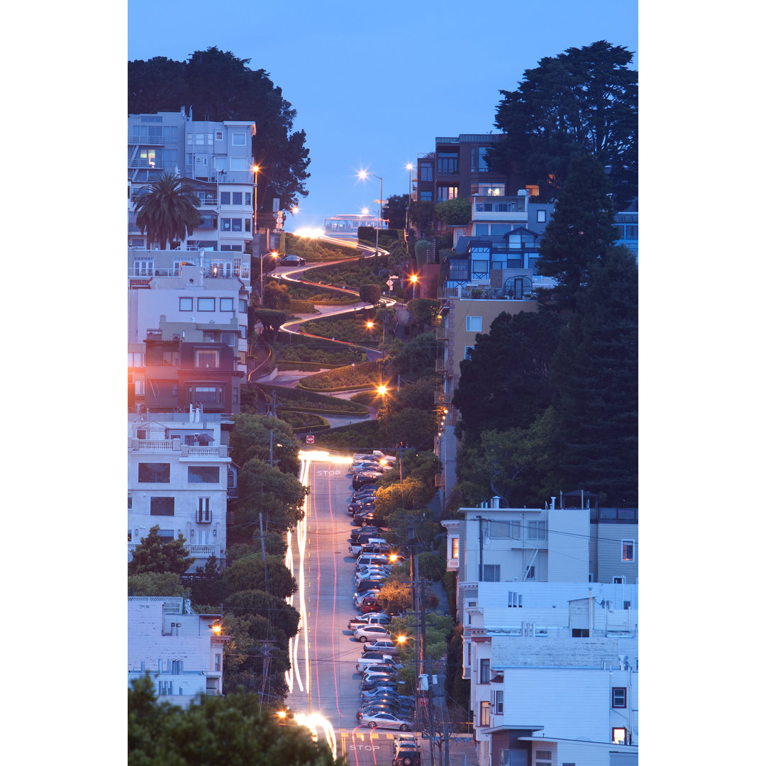 Lombard Street von Katyau - Kunstdrucke auf Leinwand