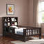 Lit plateforme avec tableau noir, tiroirs de rangement et tablettes ouvertes-722753423-722753422