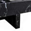 Table basse moderne et pratique avec des motifs noirs, alliant élégance et mode naturelle.