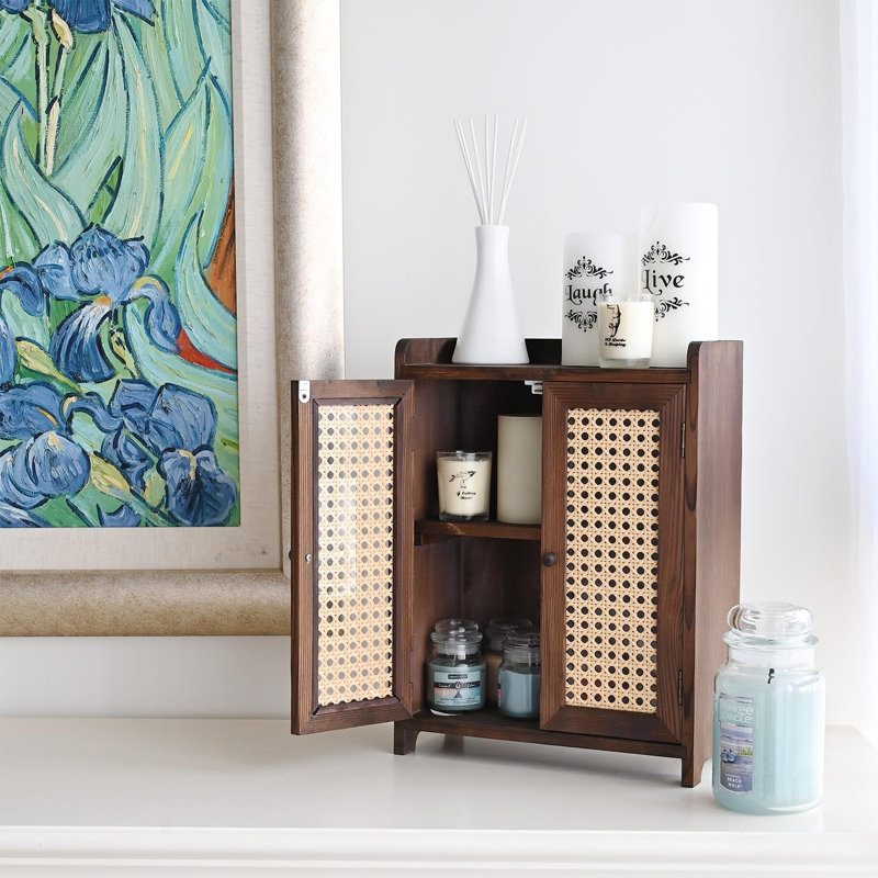 Armoire de rangement en bois avec portes en rotin et tablettes amovibles