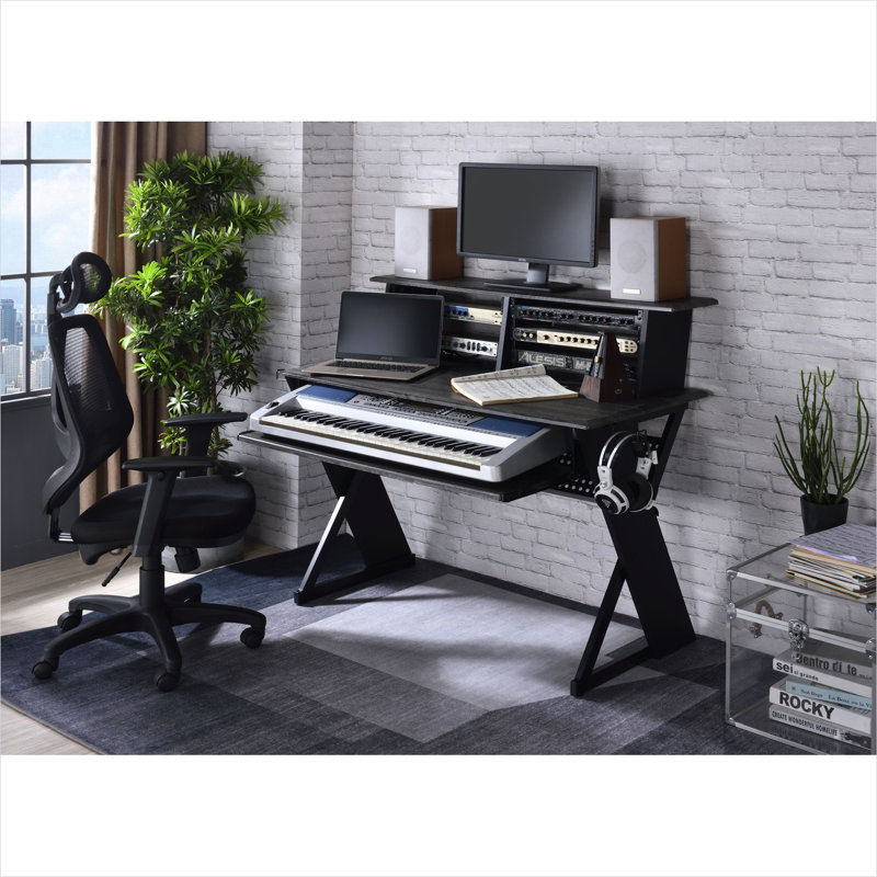 Bureau d'ordinateur classique en MDF noir avec plateau à clavier et gestion des câbles pour studios de musique