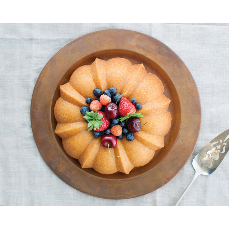 Nordic Ware Original ProCast Bundt Non-Stick Round Pan, Gray
