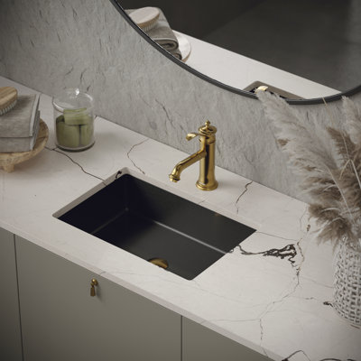Single-Hole Single-handle Bathroom Faucet with Drain Assembly