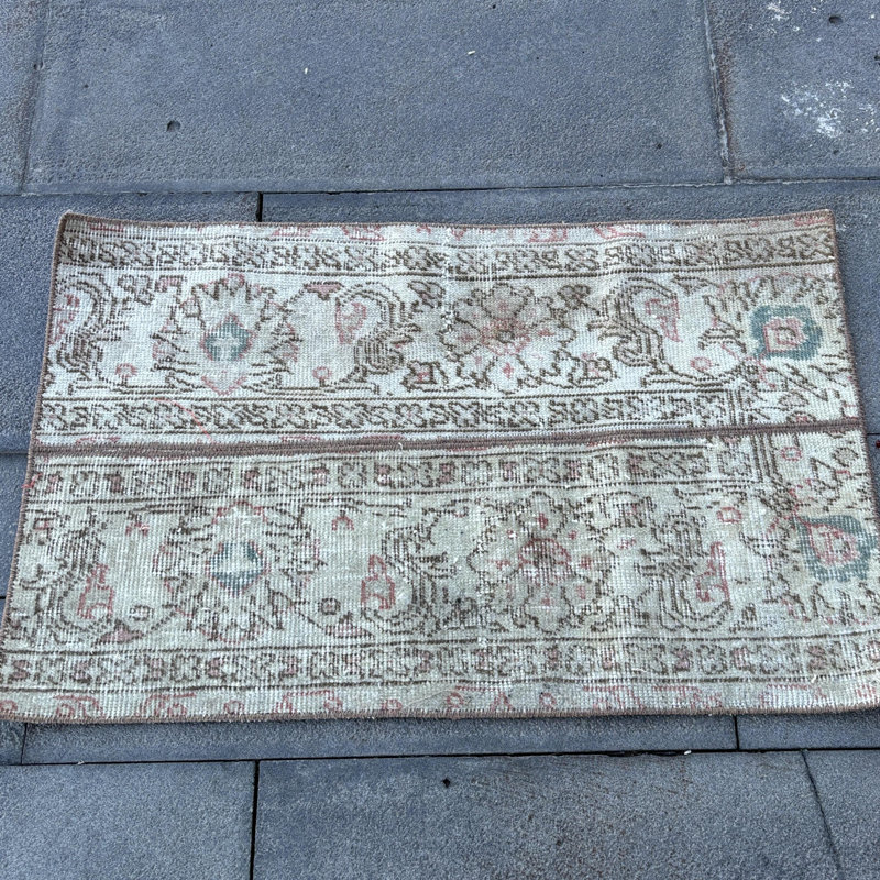 Authentique tapis turc Anatolian rétro beige pour un décor rustique bohémien et un accent de couloir