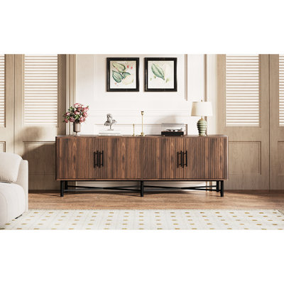 Élégante armoire de télévision à 4 portes avec gestion des câbles et tablettes personnalisables, châtaignier, l 66 po x P 18 po H 23 po, meuble d'appoint rehaussant l'apparence générale de la maison, gestion, hauteur des tablettes réglables, attrait visuel