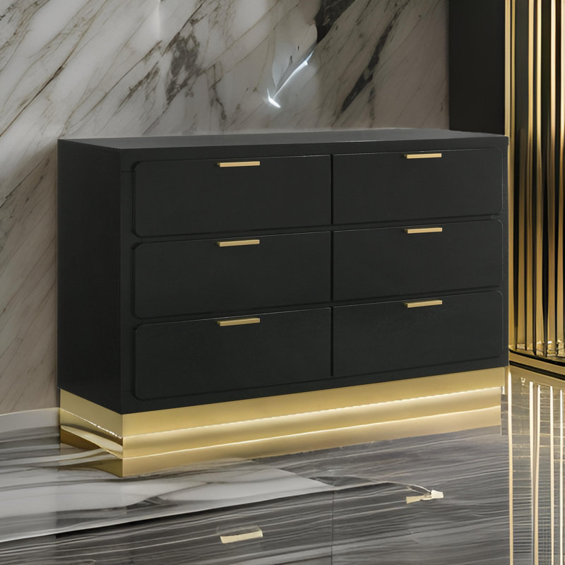 Commode Caer, 6 tiroirs, base décorative dorée, poignées de bar, Noir / or