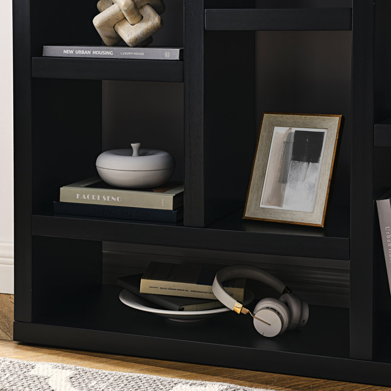 Jaaliyah Cube, Noir