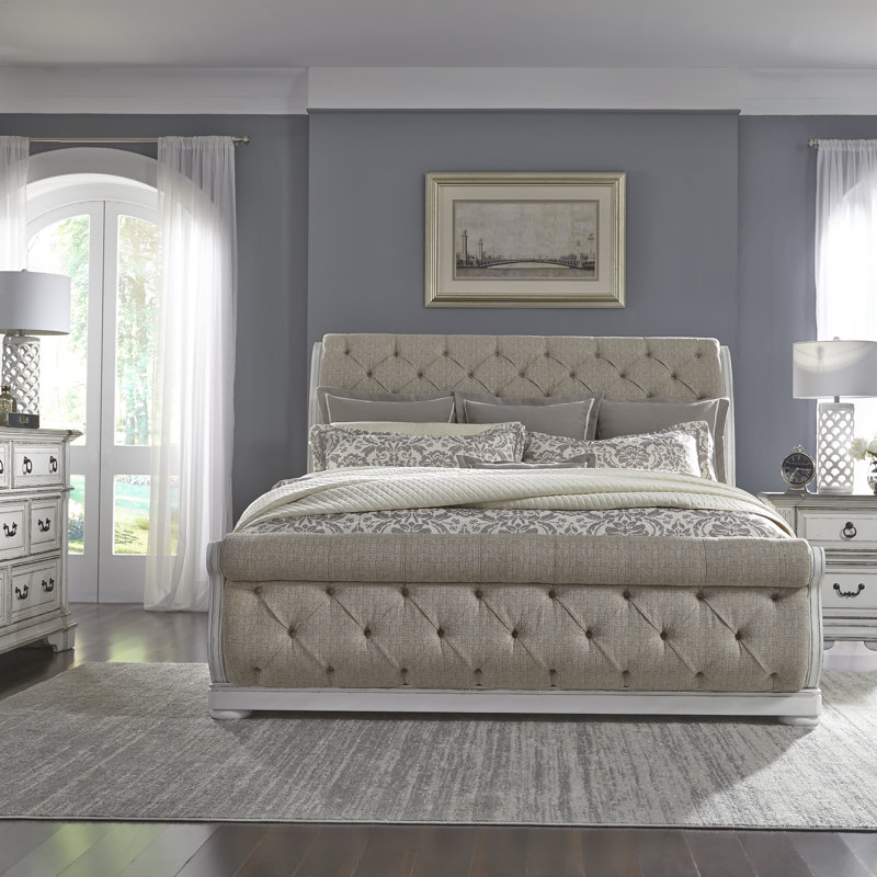Ensemble de chambre à coucher avec lit-bateau tapissier, commode et miroir Exmouth, Très grand