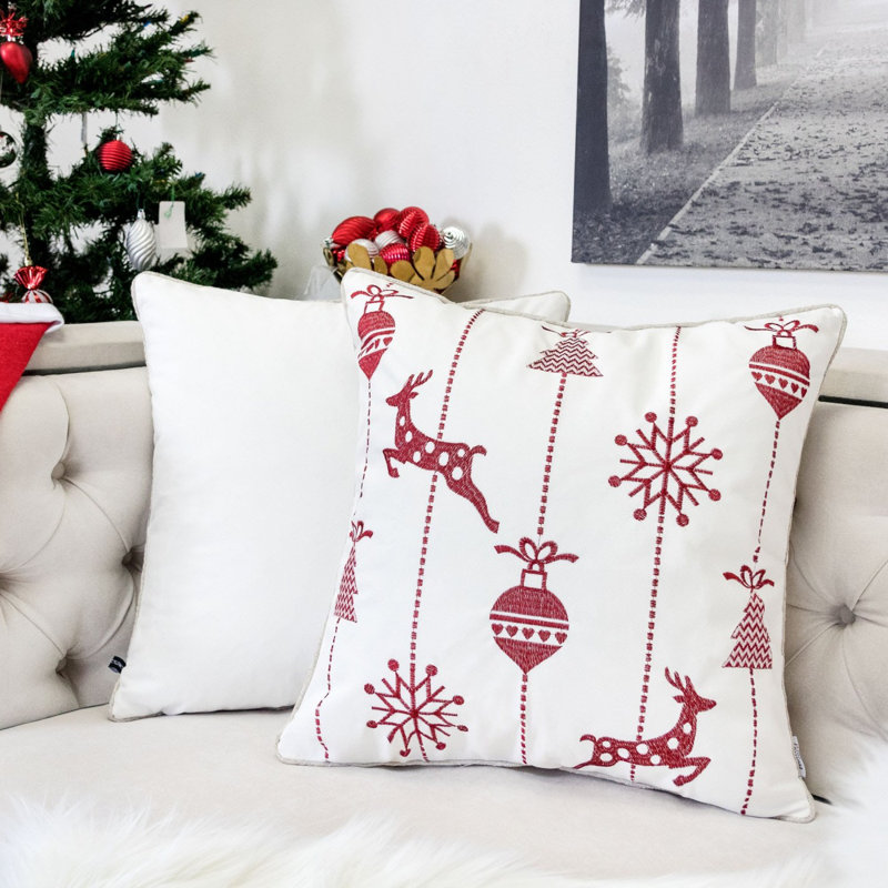 Coussin décoratif blanc de Noël 20 X 20 avec renne brodé rouge et flocons de neige