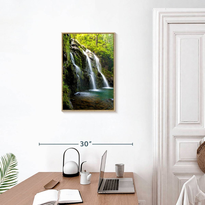 Chutes de Hana, Cadre flottant en bois naturel, 17" x 25"