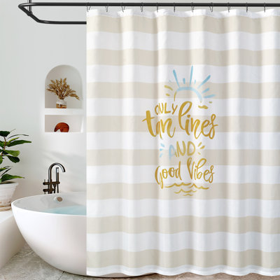 Mignon rideau de douche rayé avec crochets