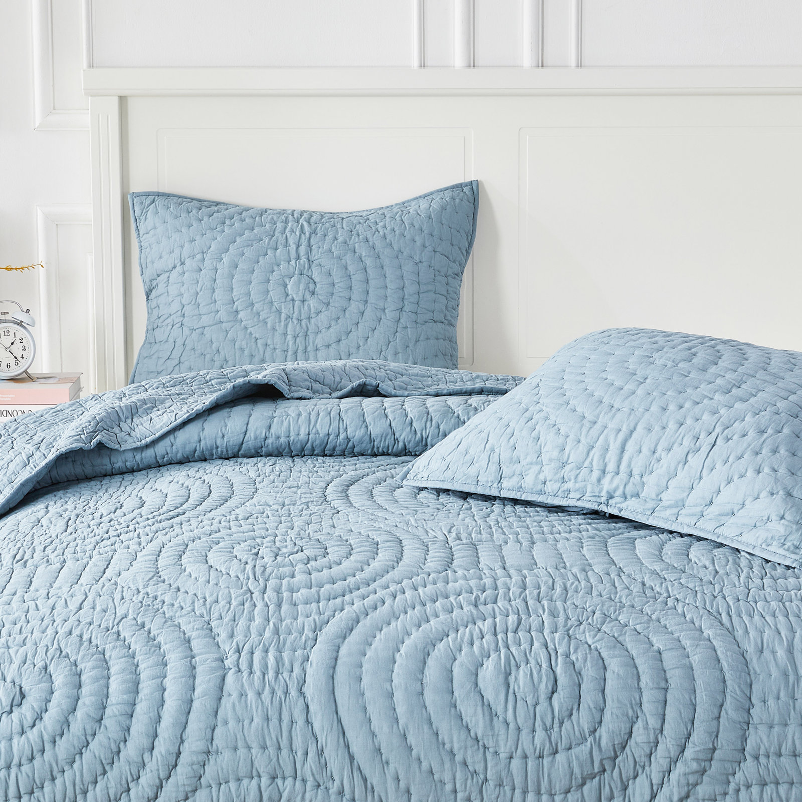 Cotton Quilt Set, Queen Quilt + 2 Standard Shams, Blue Geometric
