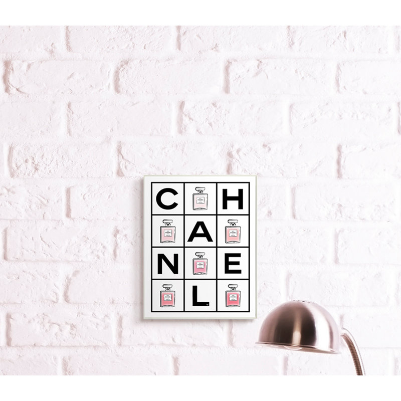 «Perfume Bottle Bold Text Glam Pattern Pink» par Martina Pavlova - reproduction d'art textuel, Plaque murale