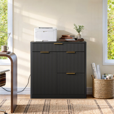 Classeur de bureau autoportant avec station de charge de table intégrée, grands tiroirs, portes d'armoire et tablettes intérieures réglables, armoire de rangement polyvalente pour la maison et le bureau, noir