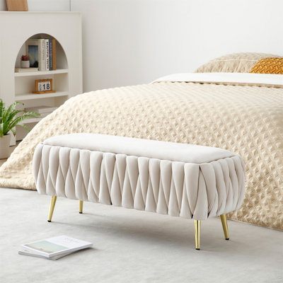 Banc de rangement polyvalent en velours pour diverses pièces, rehaussant l'espace et le style.