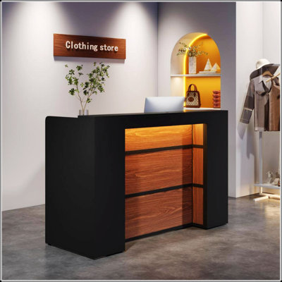 Bureau de réception moderne de 63 pouces avec lumières DEL et rangement, parfait pour le hall d'entrée, le salon de beauté et les espaces de vente au détail