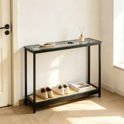 Console étroite en bambou avec rotin et verre, table d'entrée mince, table d'appoint pour canapé idéale dans un corridor, un salon, une chambre ou un hall d'entrée.