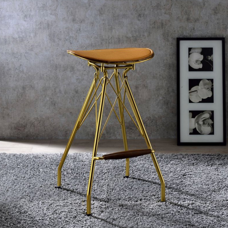 Élégant ensemble de tabourets de bar en cuir synthétique avec finition dorée Dragea Whiskey, parfait pour les bars contemporains