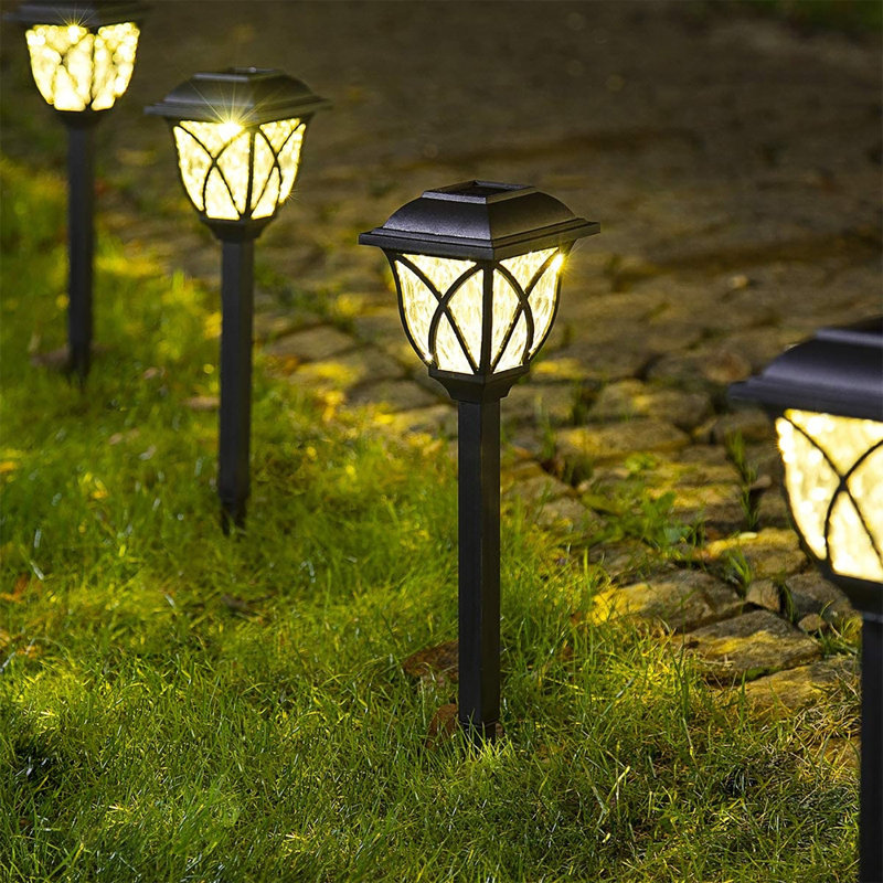 Ensemble de lumières de sentier intégrées à énergie solaire noires à basse tension DEL