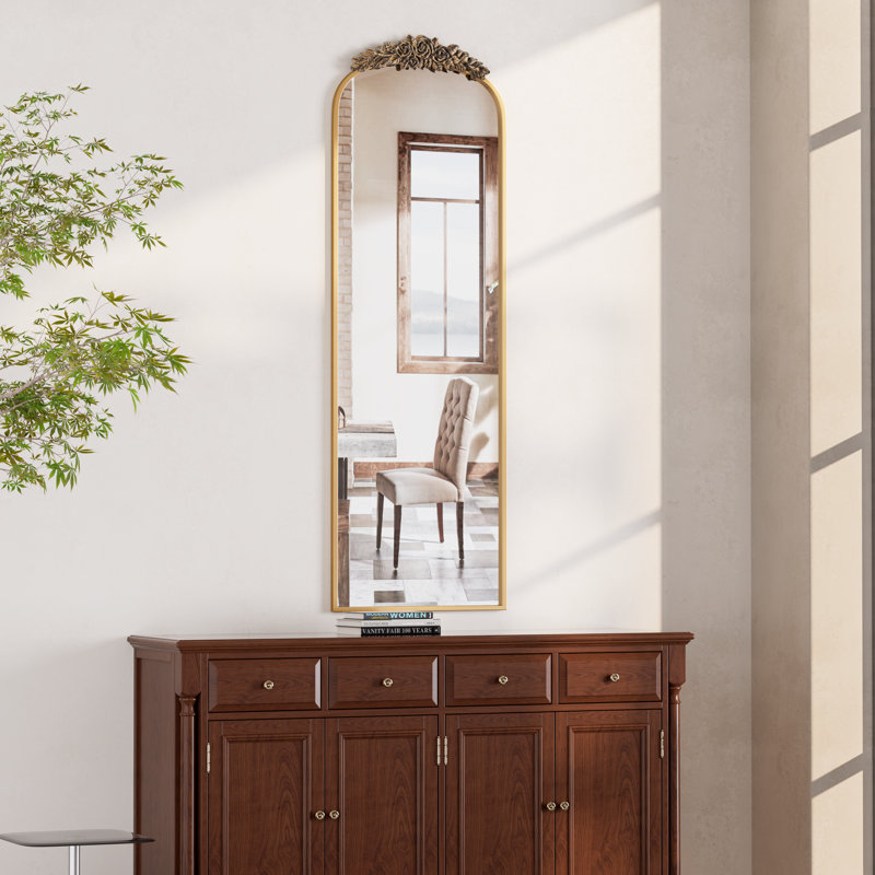 Miroir arqué embossé, 64 po x 21 po, Bronze