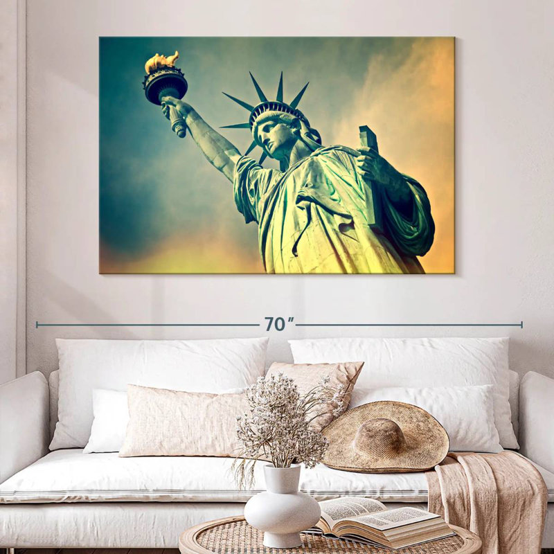 Kavia Iconic Liberty Statue, 34" H x 51" W