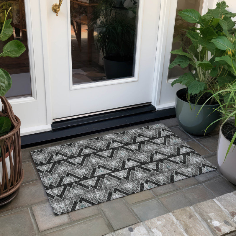 Tapis géométrique intérieur / extérieur lavable à la machine Chantille ACN2560, 1 pi 8 po x 2 pi 6 po, Noir