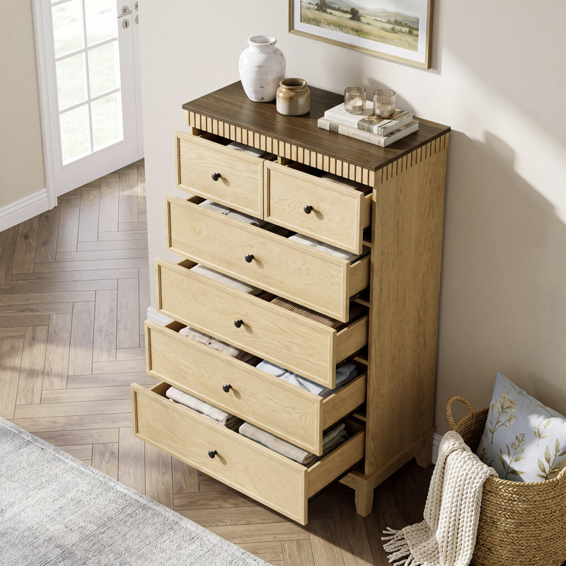 Commode haute 6 tiroirs pour chambre à coucher avec détails à clé de piano et rangement bien dimensionné, Bois naturel