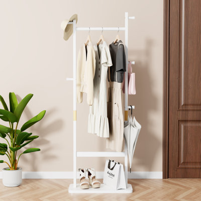 Portemanteau autoportant en bois avec 5 crochets - Organisateur robuste et polyvalent pour manteaux, foulards, sacs à main et parapluies - Pour le couloir de la chambre à coucher, le vestibule ou le bureau - Conception esthétique minimale - Grande capacité - Stable et robuste - Cadeau de nouvel an - Mobilier