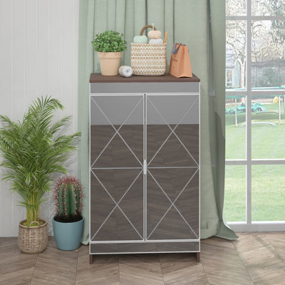 Armoire élégante à miroir pour chaussures d'entrée - finition brune, verre givré, poignées argentées