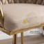 Tabouret de bar 26 po à hauteur de comptoir en velours pour îlot de cuisine avec dossier ondulé à la main, base chromée dorée et repose-pieds-891656273-950739739