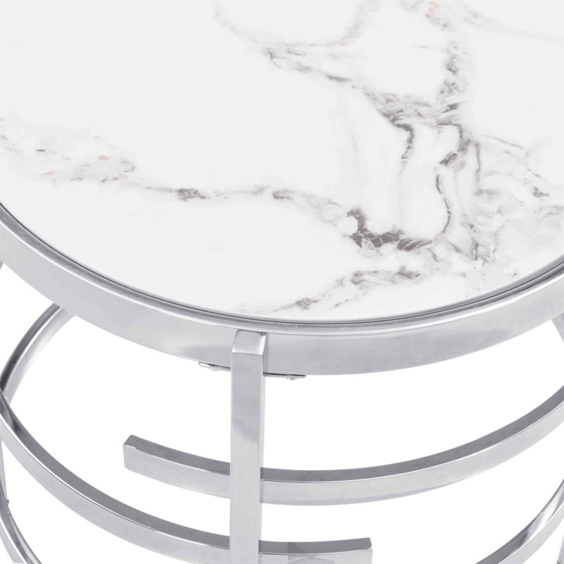Table de bout ronde moderne avec plateau en pierre frittée, finition chrome / argent pour plus de durabilité et de style