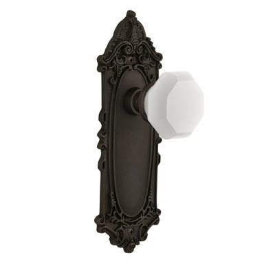 Assiette victorienne avec bouton de lait blanc Waldorf