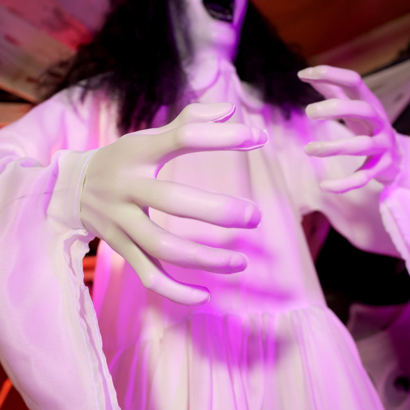 Haunted Hill Farm 5 pi 11 po, debout, Halloween