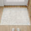 Tapis beige élégant et lavable à la machine-111686872