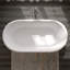 Baignoire de trempage autoportante à surface solide 61 po avec base cannelée d'inspiration romaine, résine de pierre blanche matte-117442756